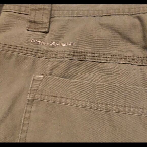 Columbia omni shield cargo flat front shorts - Picture 6 of 8